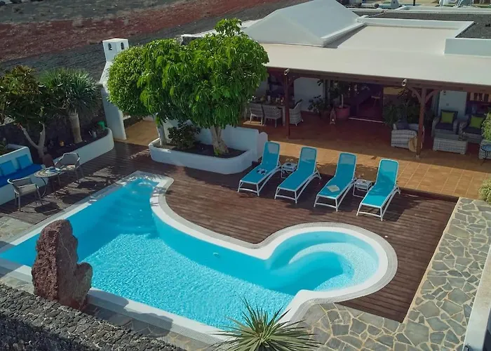Casa Petra Peaceful & Private, Sea Views, Pool & Bbq *