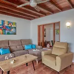 别墅 Casa Petra Peaceful & Private, Sea Views, Pool & Bbq 普拉亚布兰卡