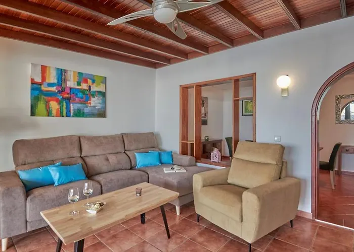 Vila Casa Petra Peaceful & Private, Sea Views, Pool & Bbq Playa Blanca (Lanzarote)